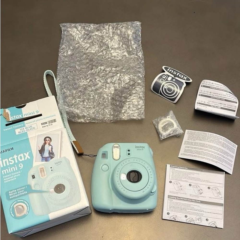 Fujifilm Instax Mini 9 Camera in Ice Blue